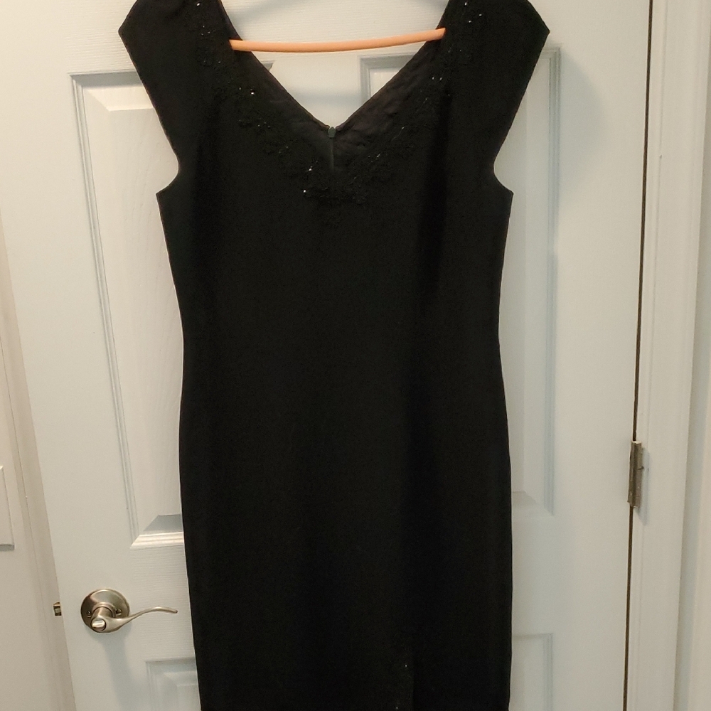 Black V-Neck Sheath Midi Dress